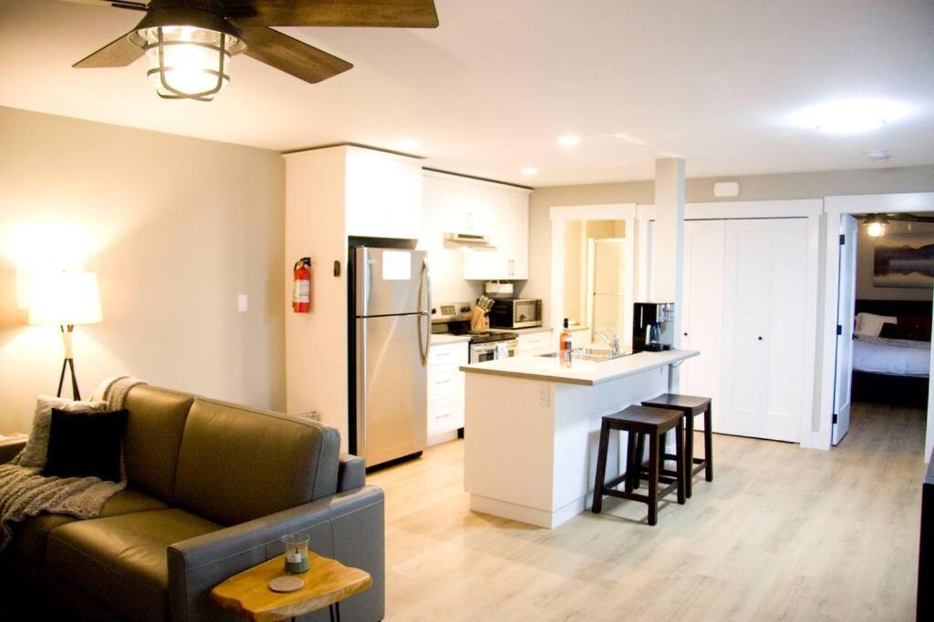 M&M'S Maple Bay Mountain Guesthouse - Licensed Duncan Eksteriør billede
